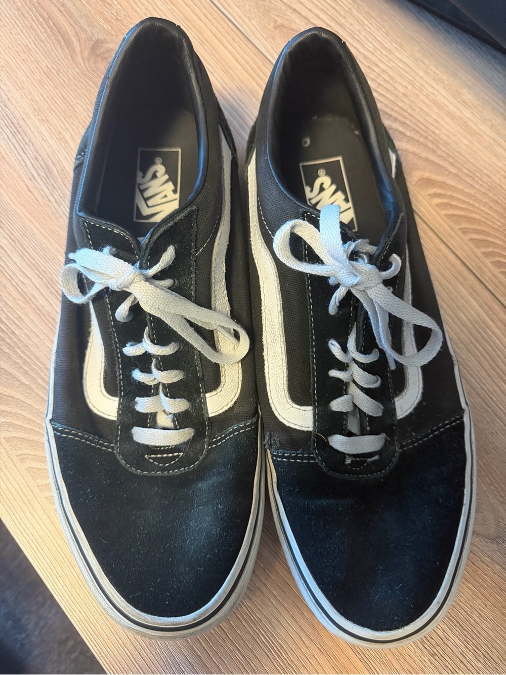 Vans Black and White Men’s Old Skool Skate Sneakers